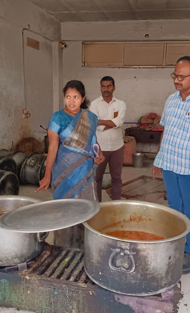 గురుకుల పాఠశాలలను తనిఖీ చేసిన ఎమ్మార్వో