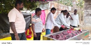 బాధిత కుటుంబానికి పరామర్శ సర్పంచ్